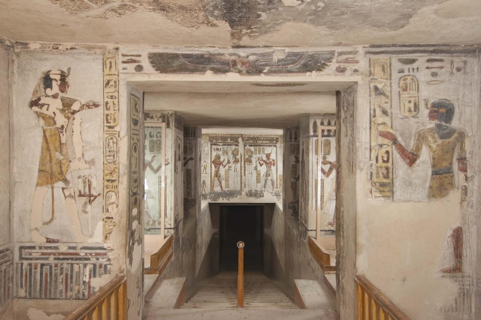 KV 11: Well Chamber E:  view to rear