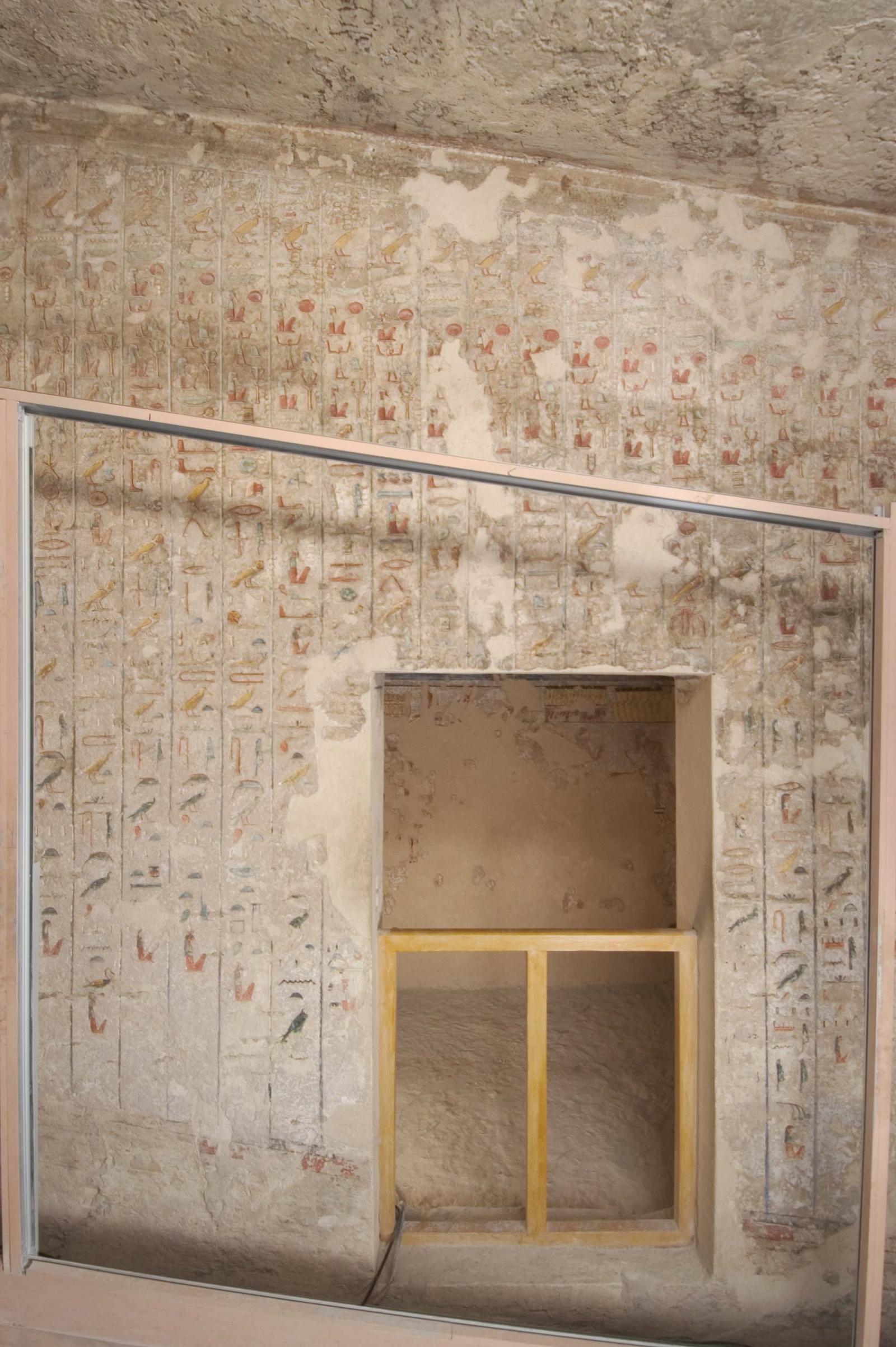 KV 11:  Corridor B: left wall, center section