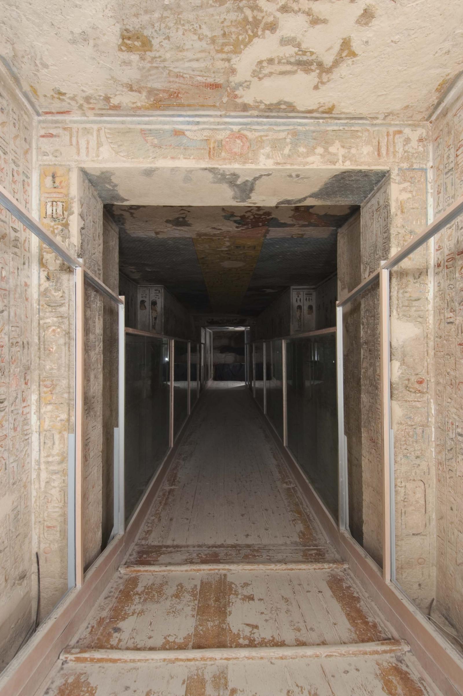 KV 11: Corridor B: ceiling and general corridor view