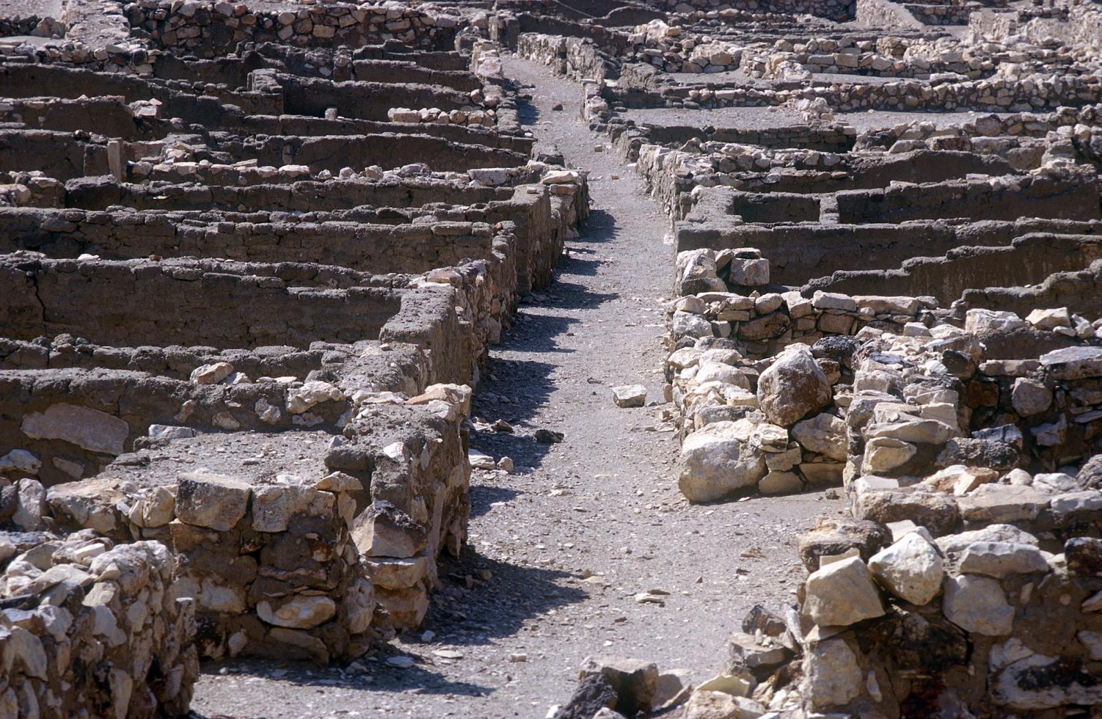Dayr al Madinah: workmen's village.