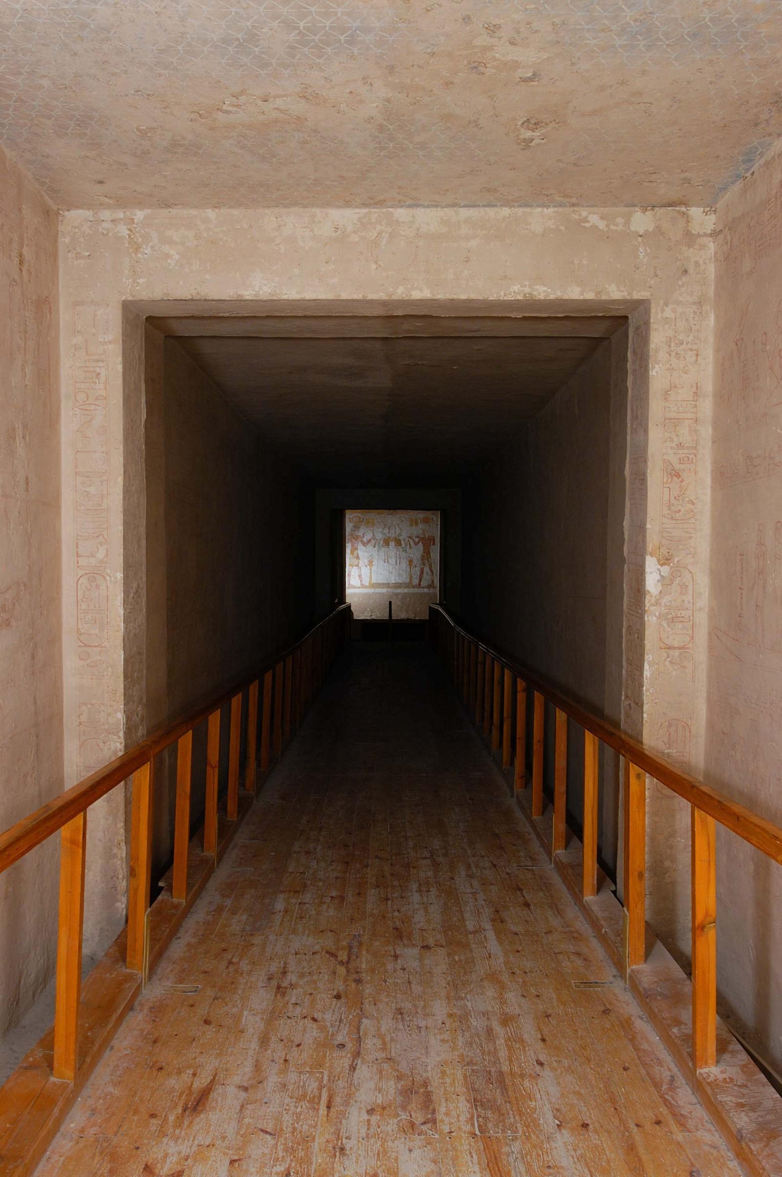 General view, gate C.