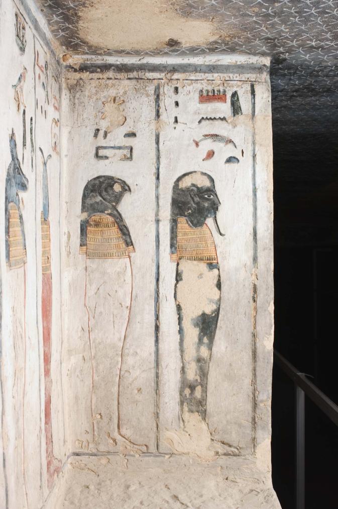 KV 11: Corridor C: recess, right wall