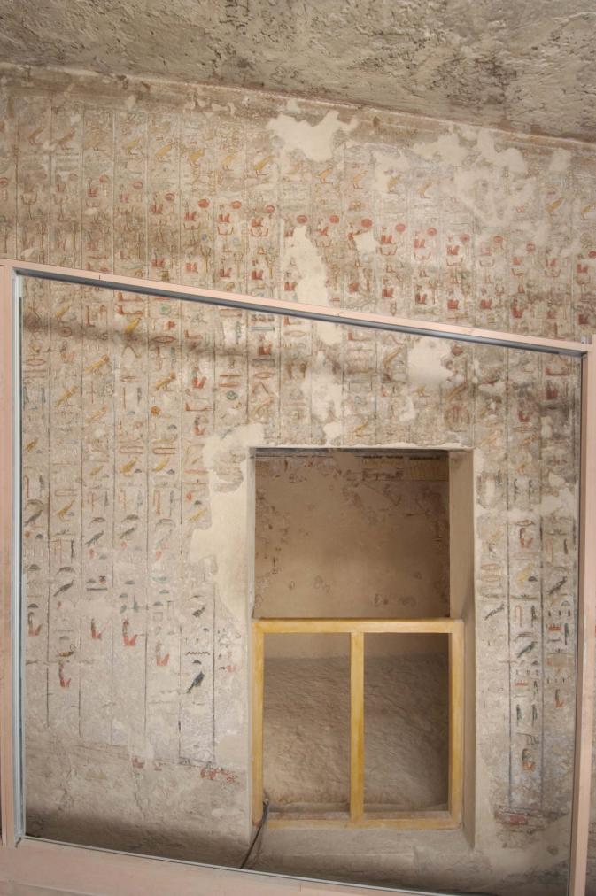 KV 11:  Corridor B: left wall, center section