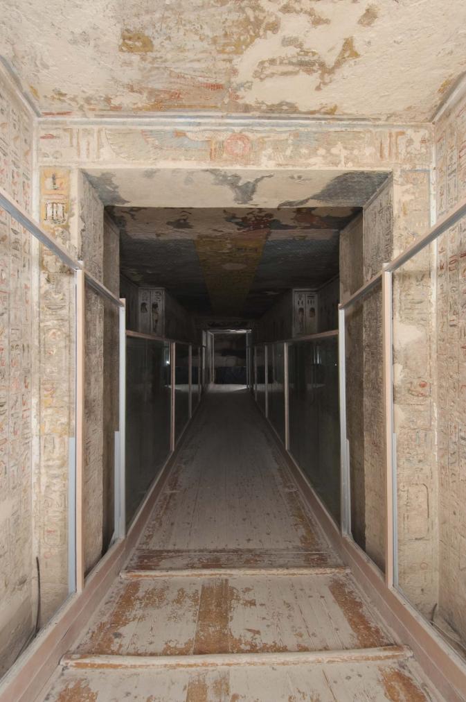 KV 11: Corridor B: ceiling and general corridor view