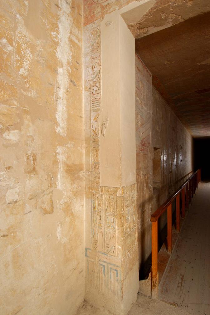 Left reveal, Gate B. 