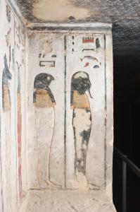 KV 11: Corridor C: recess, right wall