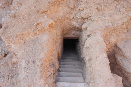 The stepped entrance of KV 25. 